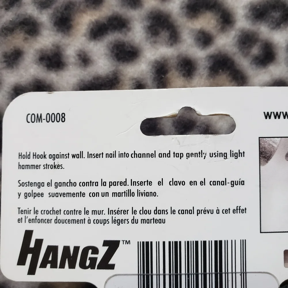 HangZ Gallery Hooks, 15 Pieces, 30 LB. Ideal for Drywall, Wood, Plaster, NIP